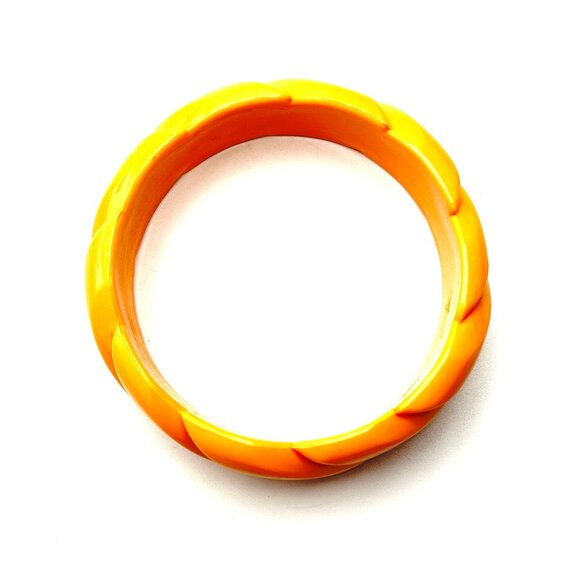 Lemons and Oranges — Vintage Carved Lucite Bangles Pairing — Size 8 — EUC - Picture 9 of 12